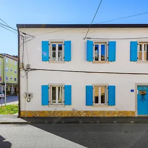 https://center-house-with-apartments.in-istria.net