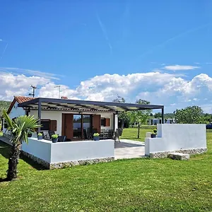 https://villa-leo-rovinj.in-istria.net
